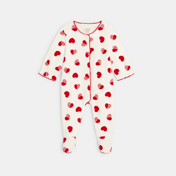 بيجاما مخملية عليها قلوب، بيضاء اللون، للطفلة الصغيرة